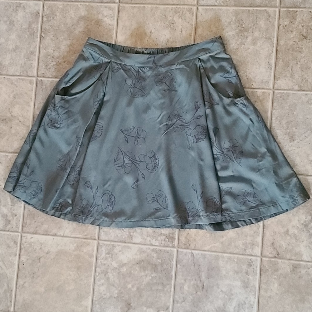 NWT Olive Floral Drapey Mini Skirt, Size Med Tall